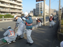 2015年12月16日　藤沢土木協同組合「箱根駅伝コース歩道清掃活動」の実施